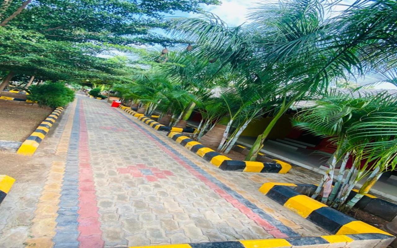 Hotel Megha Resort Hampi Eksteriør bilde