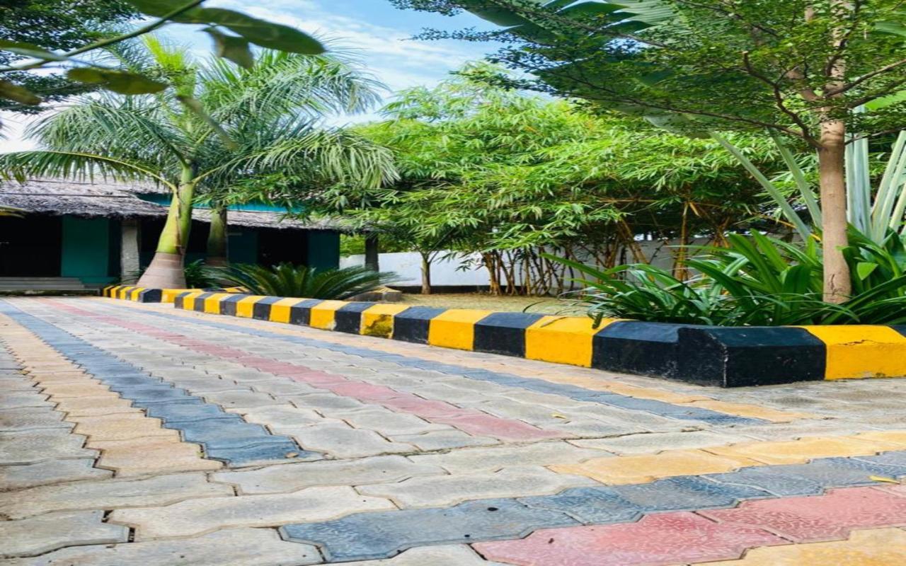 Hotel Megha Resort Hampi Eksteriør bilde